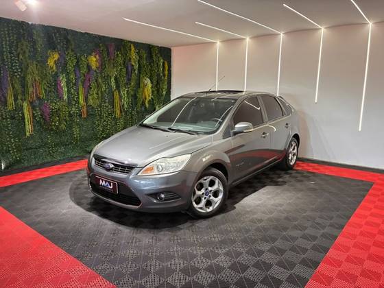 FORD FOCUS 2.0 TITANIUM HATCH 16V FLEX 4P AUTOMÁTICO FORD FOCUS 2.0 TITANIUM HATCH 16V FLEX 4P AUTOMÁTICO
